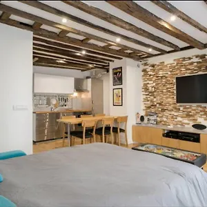 https://eiffel-tower-apartment.fr-paris.fr