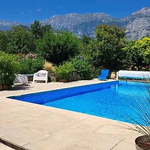 https://chambres-dhotes-de-reymure.hotels-rhonealpes.com